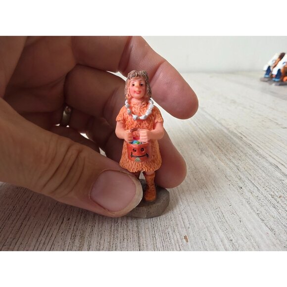 Lemax girl dress pumpkin basket Halloween people village accessory - Picture 4 of 7